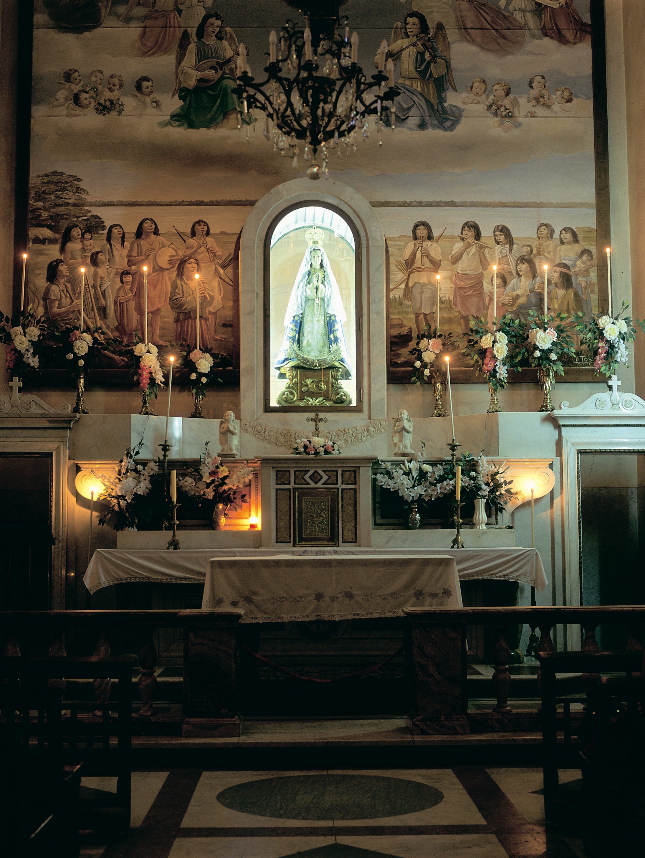 Altar de la Virgen de Itatí