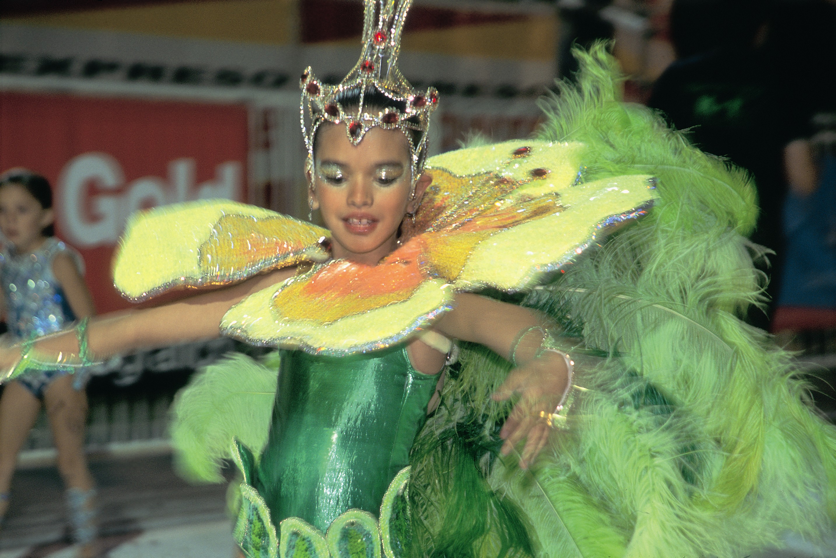 Niña bailando en Carnaval de Corrientes