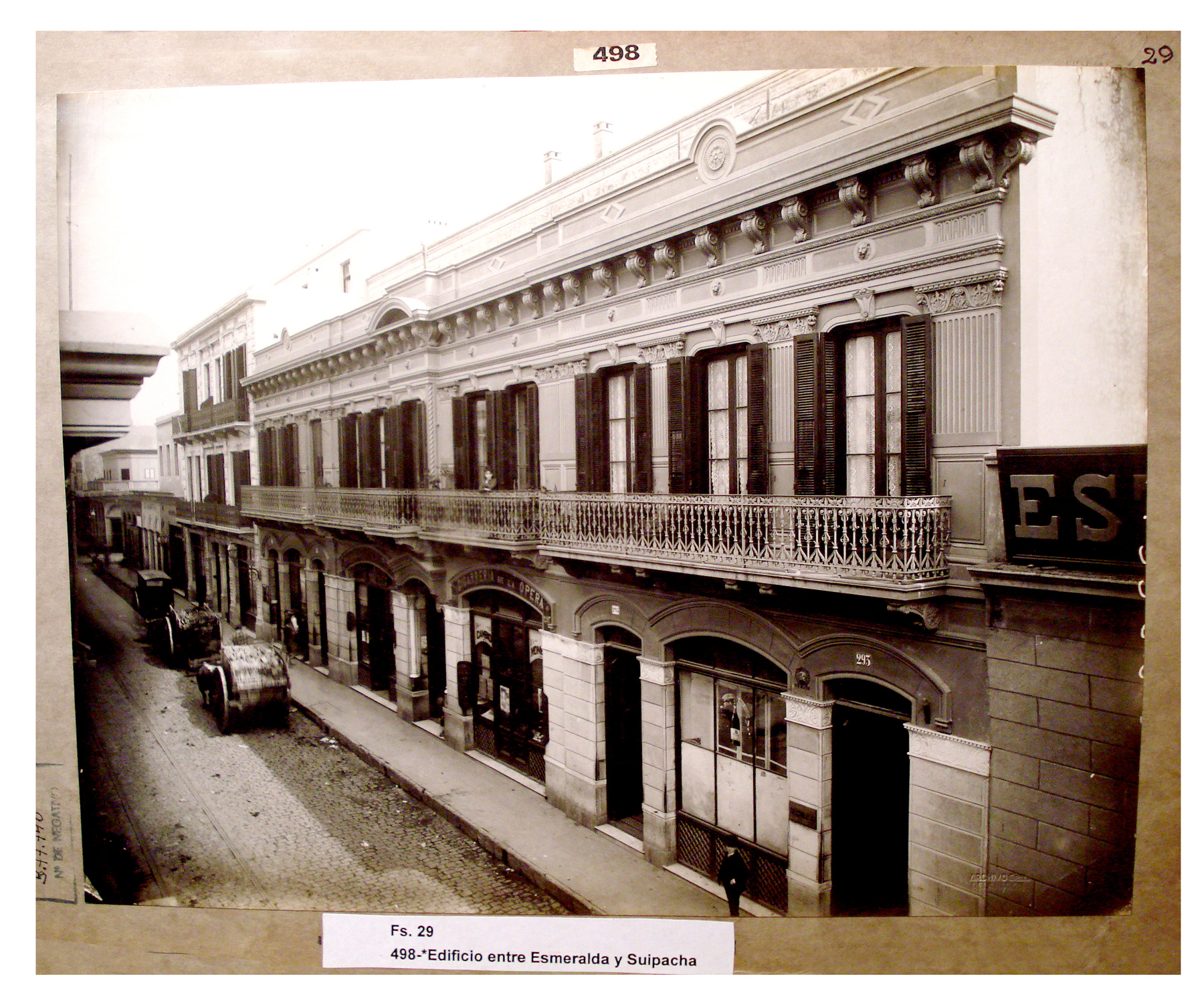 Edificio entre Esmeralda y Suipacha