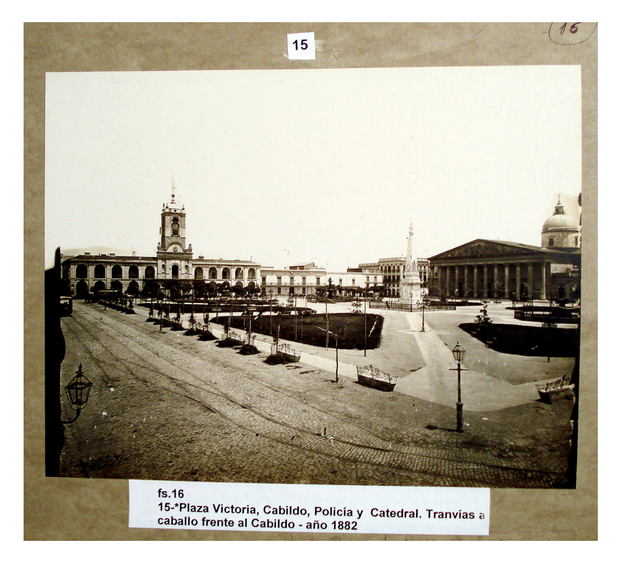 Plaza Victoria, Cabildo, Policía y Catedral