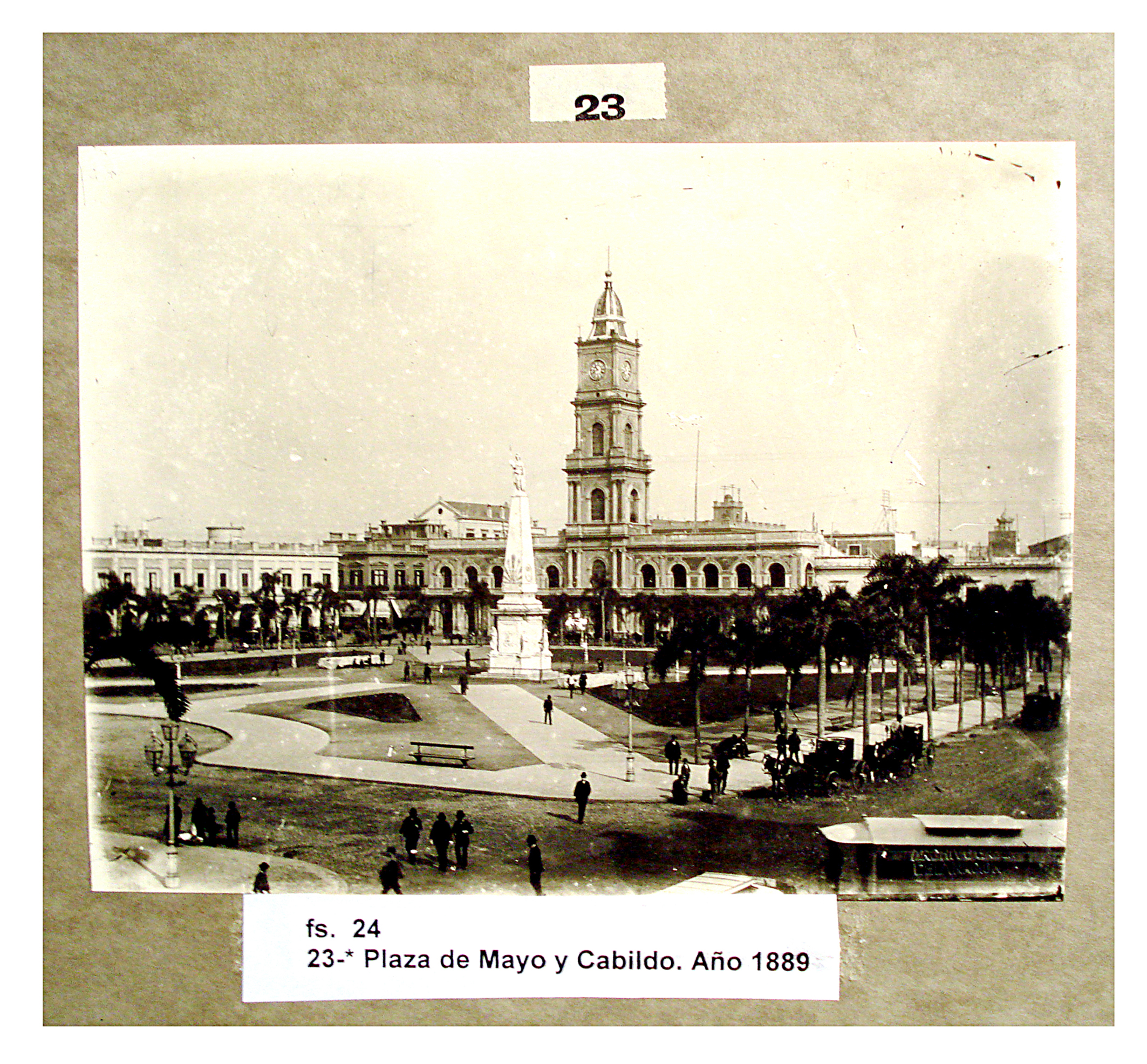 Plaza de Mayo y Cabildo en 1889
