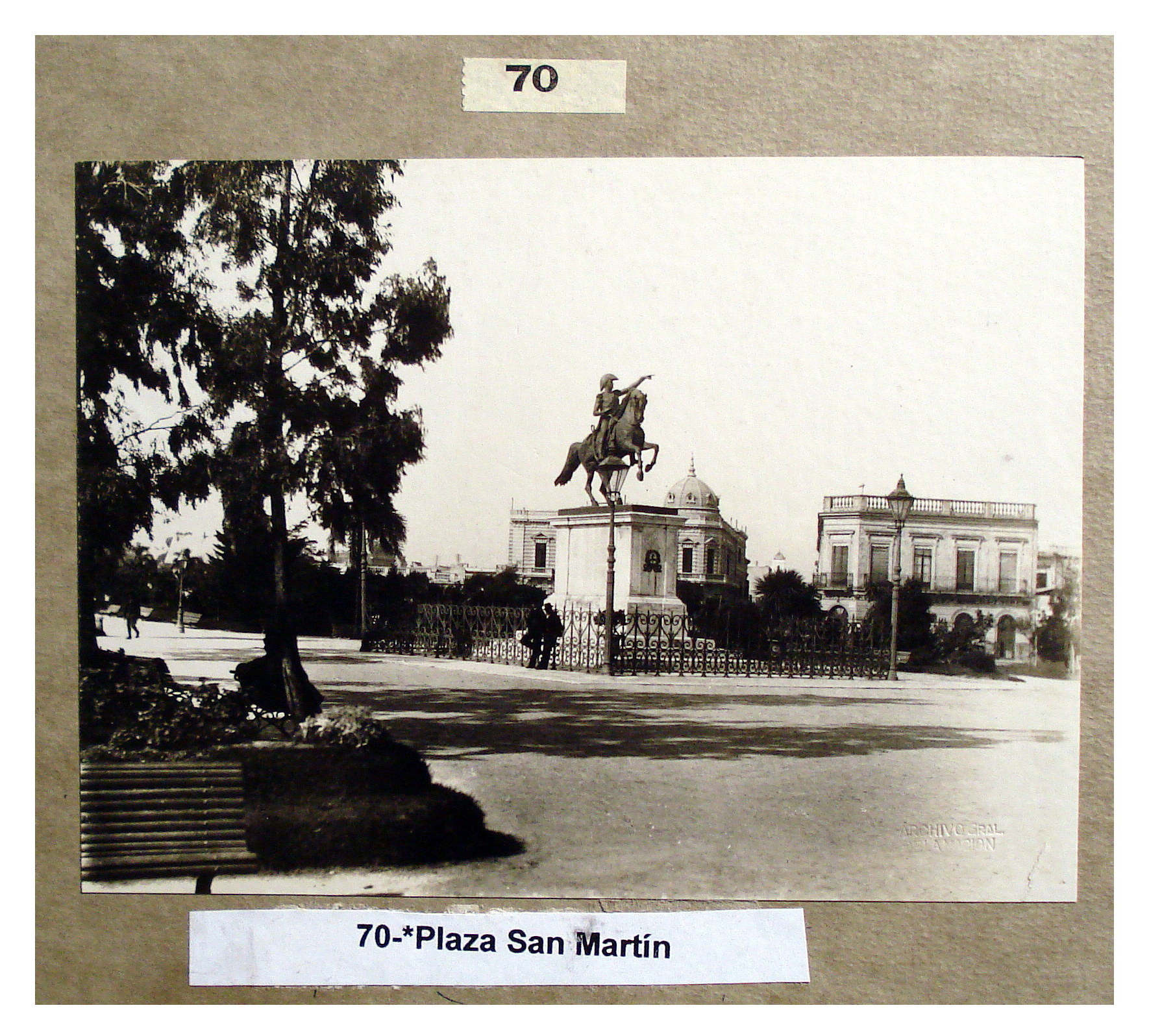 Plaza San Martín y monumento