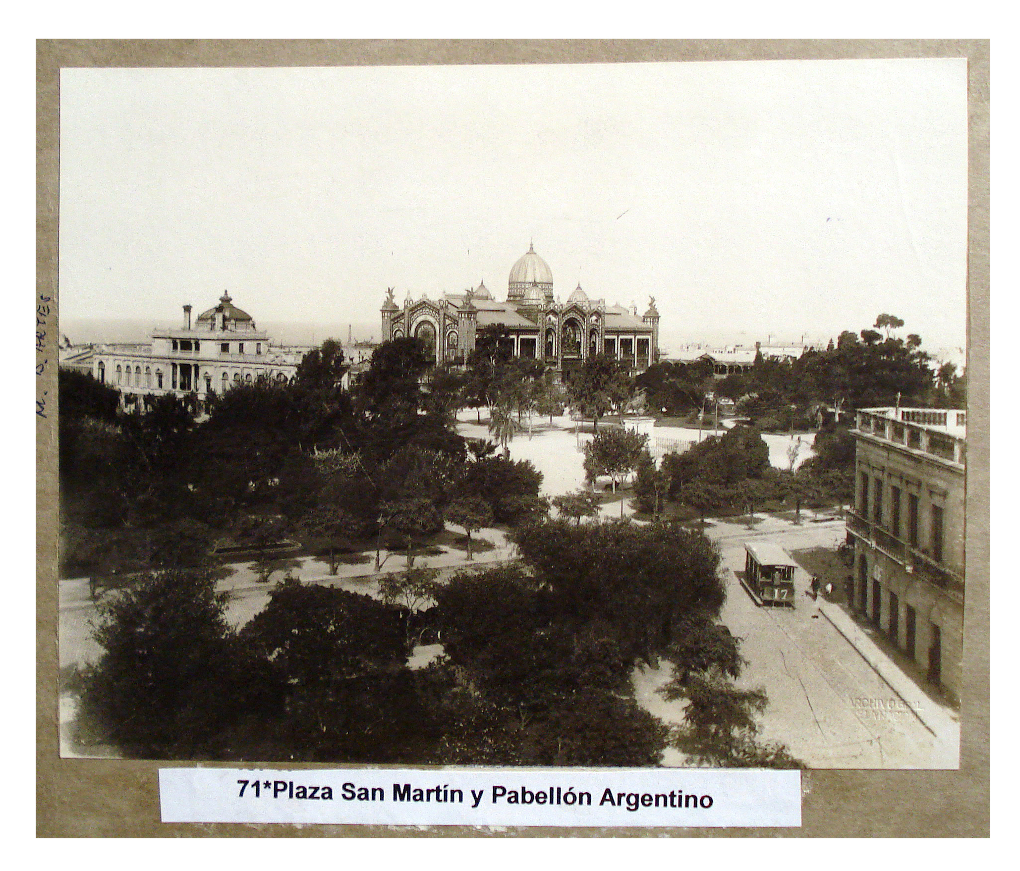 Plaza San Martín y Pabellón Argentino