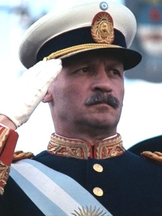 General Juan Carlos Onganía con uniforme militar y banda presidencial