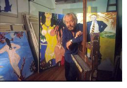 Carlos Gorriarena con sus pinturas