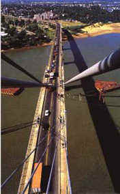 Puente que une las ciudades de Resistencia y Corrientes