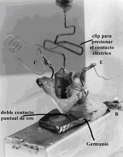 Fotografa del primer transistor