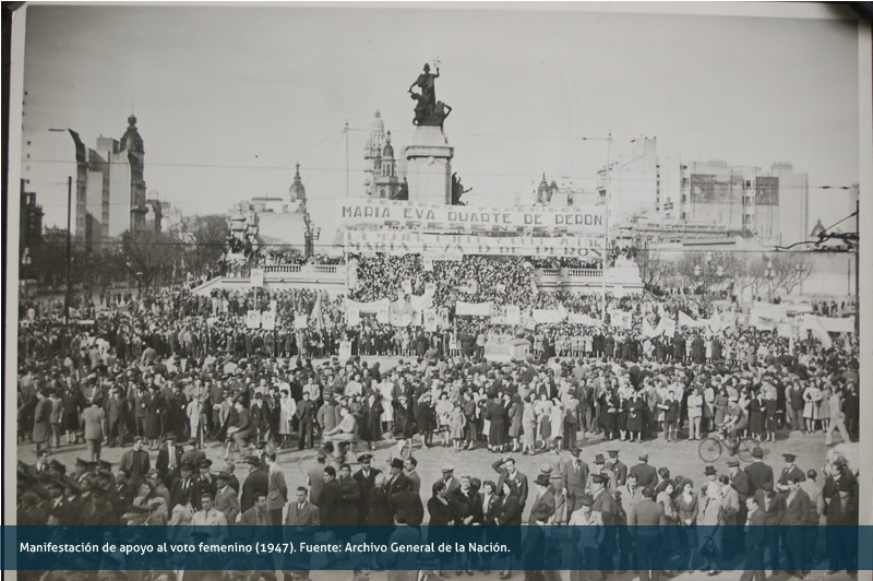 Manifestación de apoyo al voto femenino (1947)