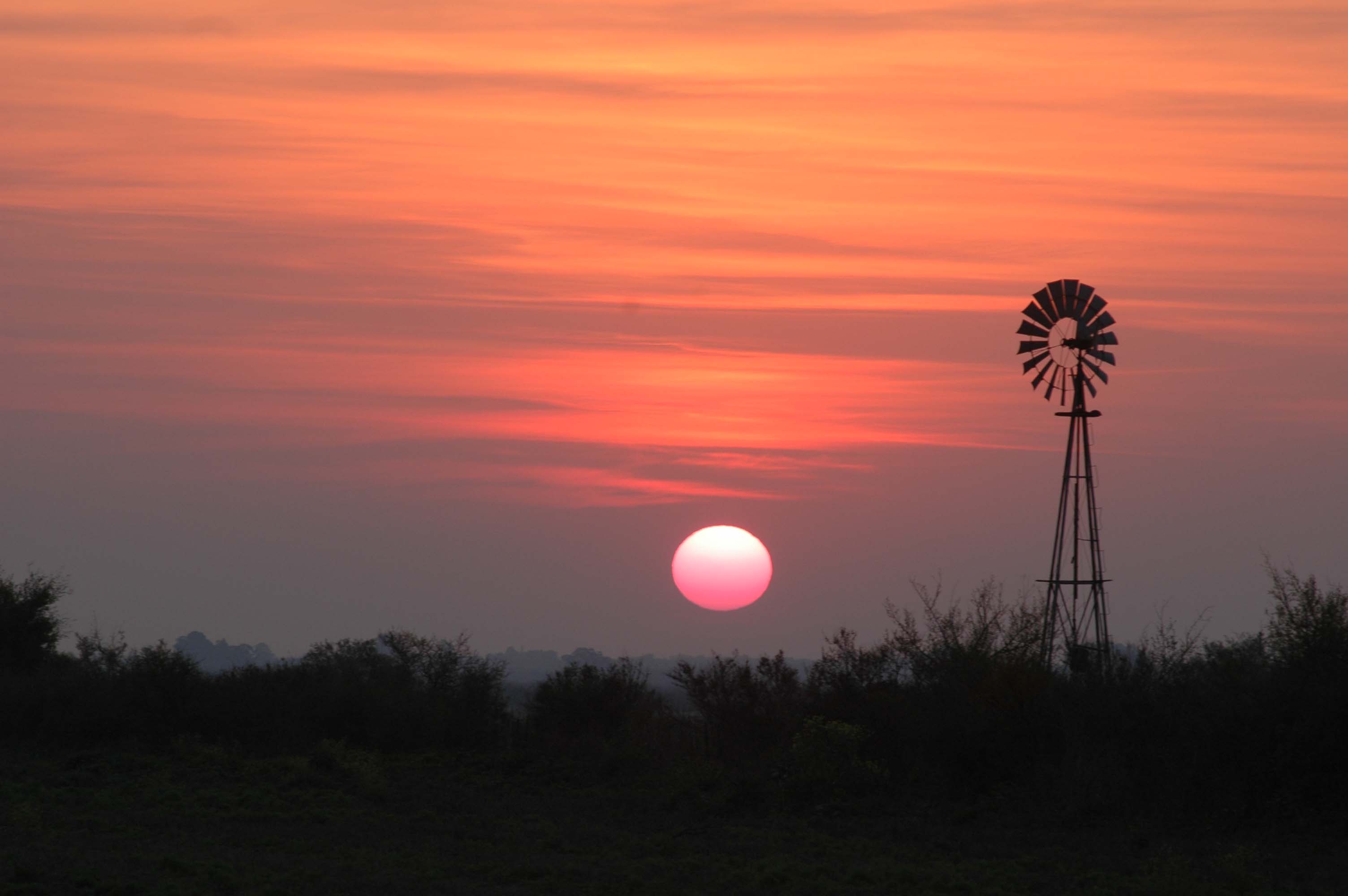 Atardecer y molino