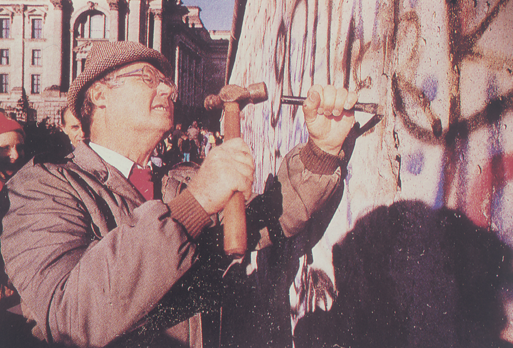 Derribando el muro de Berlín 