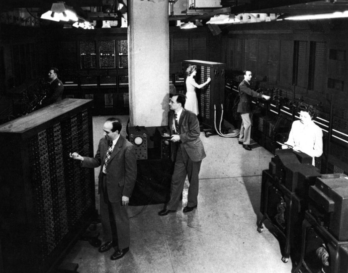 ENIAC (1945)