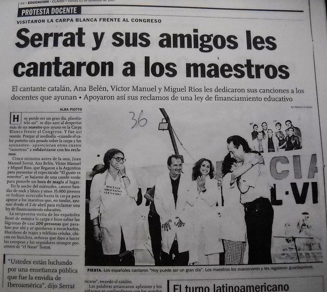 «Serrat y sus amigos les cantaron a los maestros»