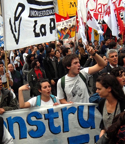 En La Plata los estudiantes reclaman por el boleto estudiantil.