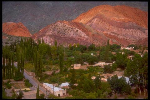 Pueblo y Cerro de los Siete colores