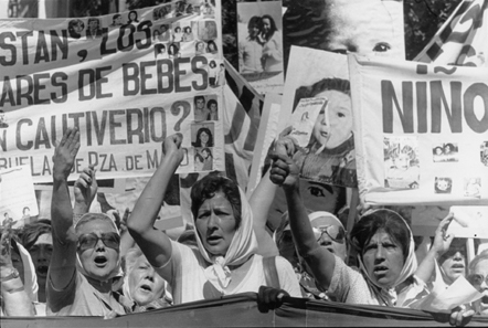 Primeras marchas de Abuelas.
