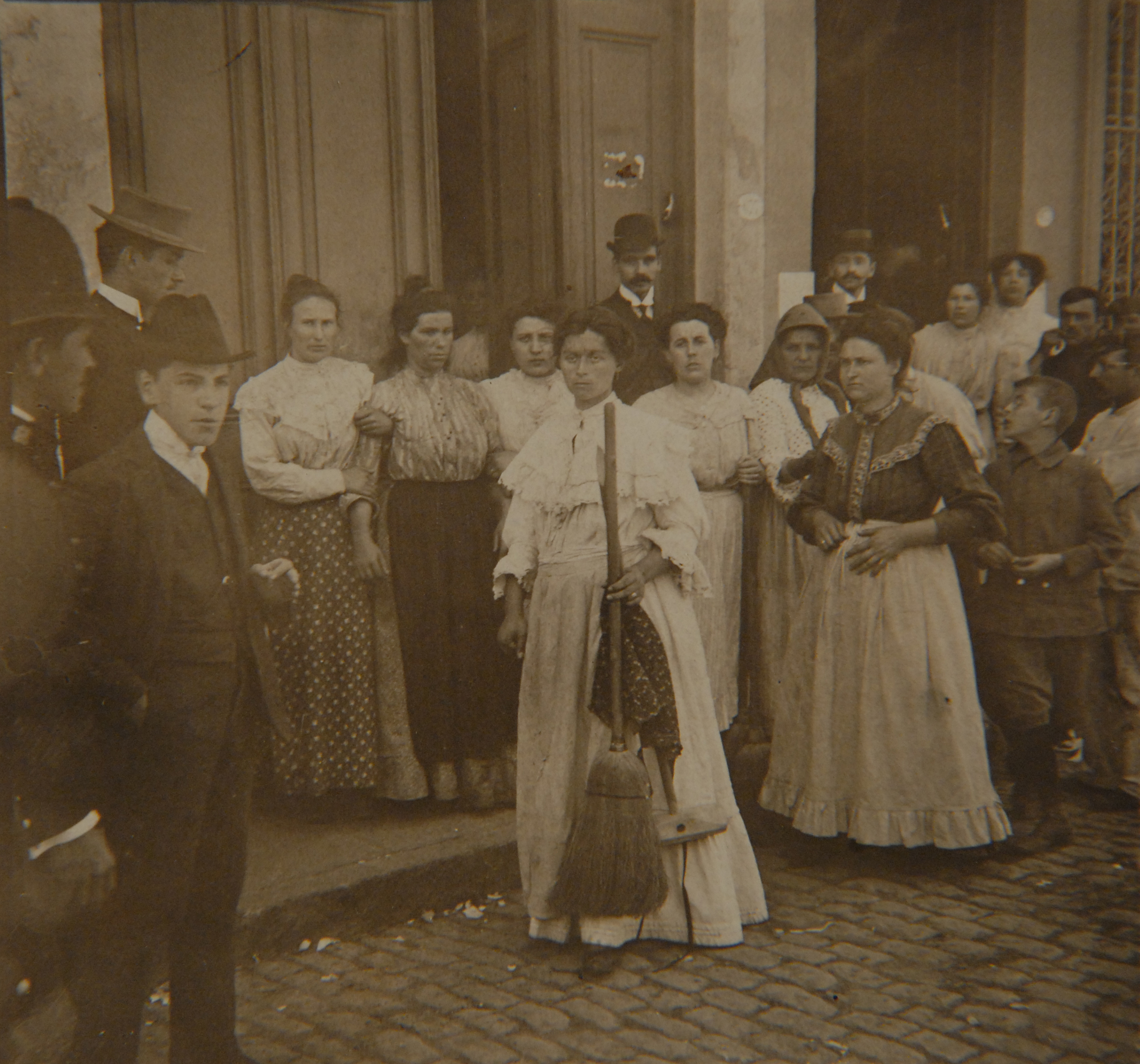 Mujeres defendiendo el conventillo
