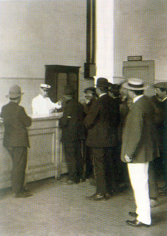 Oficina de pasaportes, Hotel de Inmigrantes