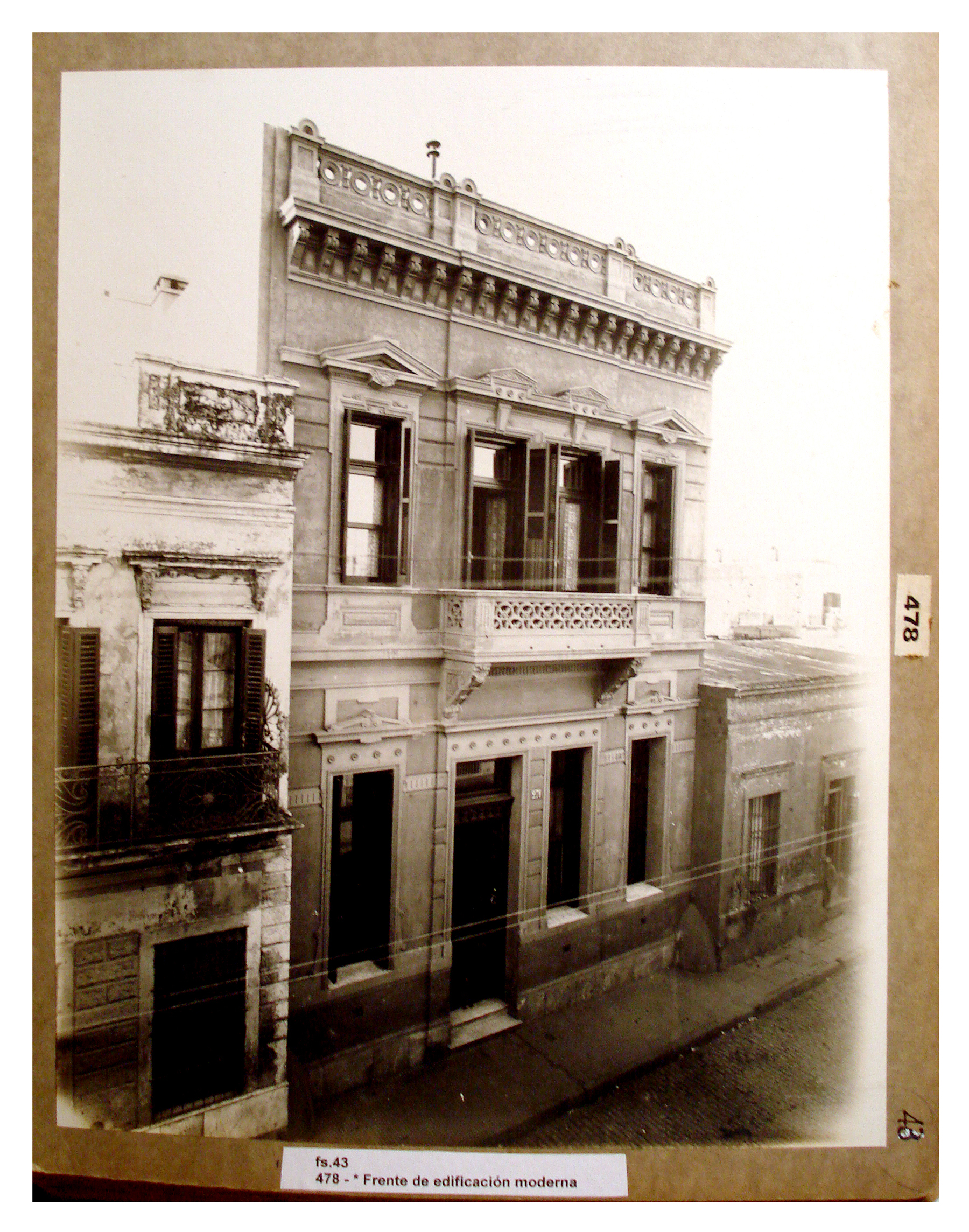 Frente de edificación moderna