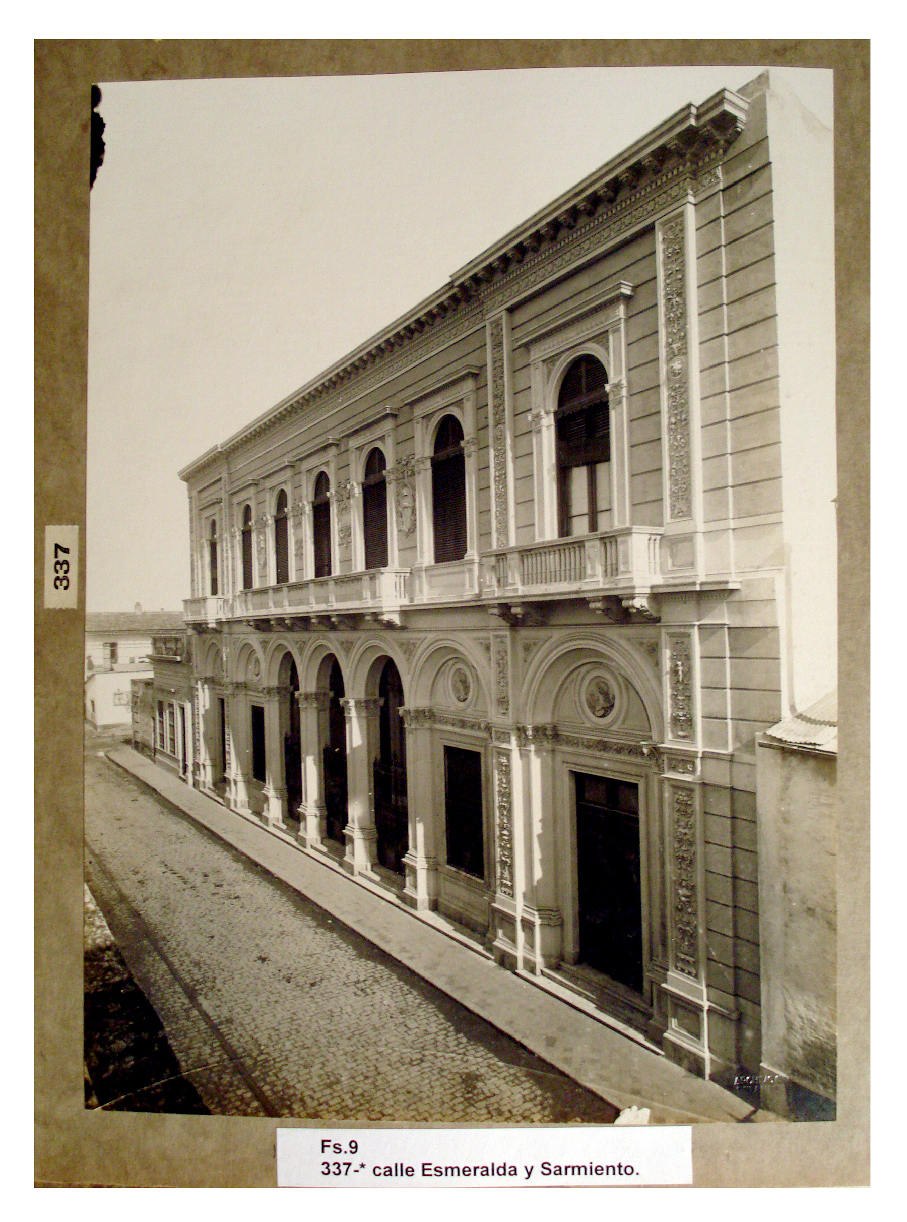 Calle Esmeralda y Sarmiento