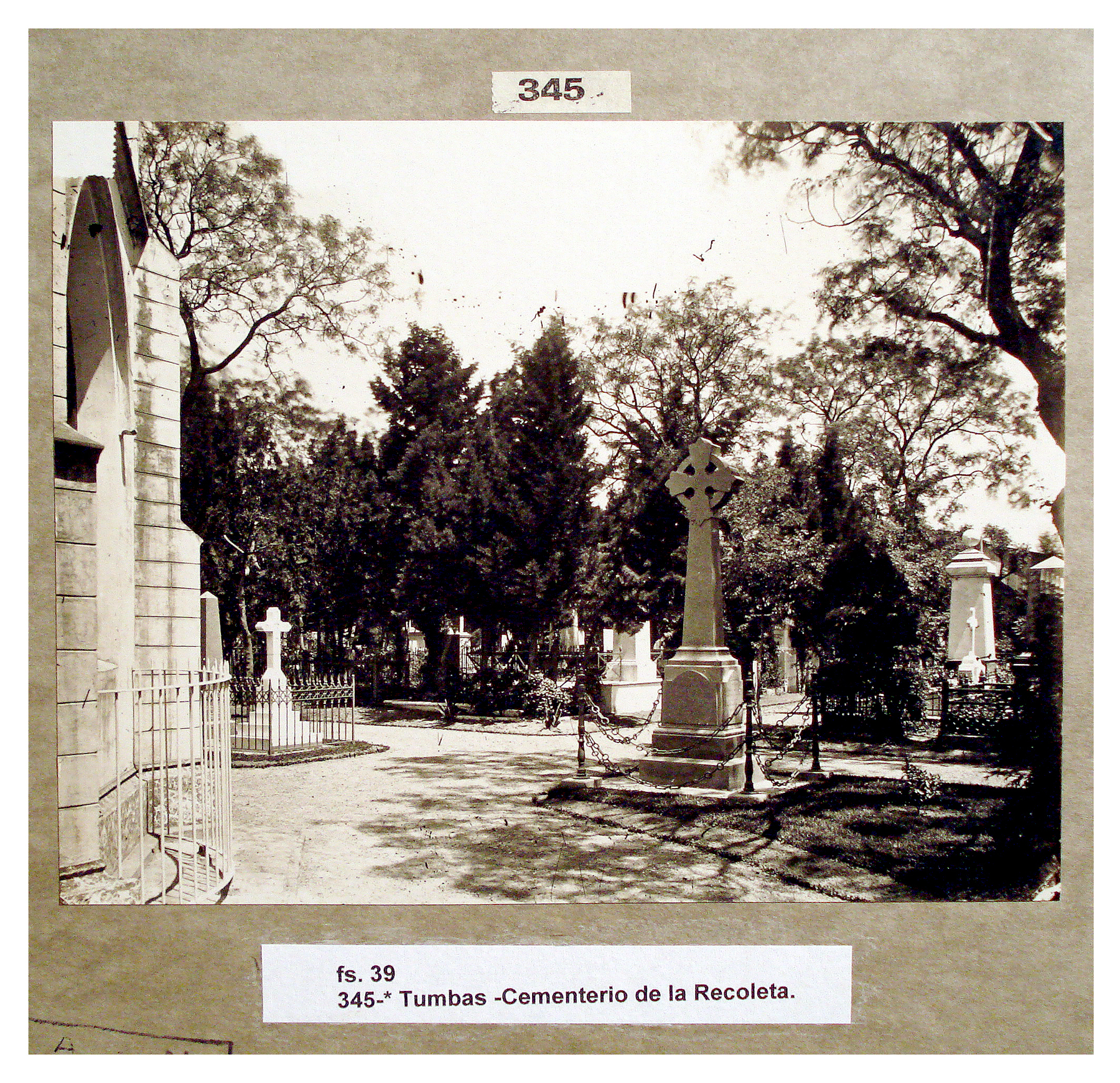 Tumbas en el cementerio de la Recoleta