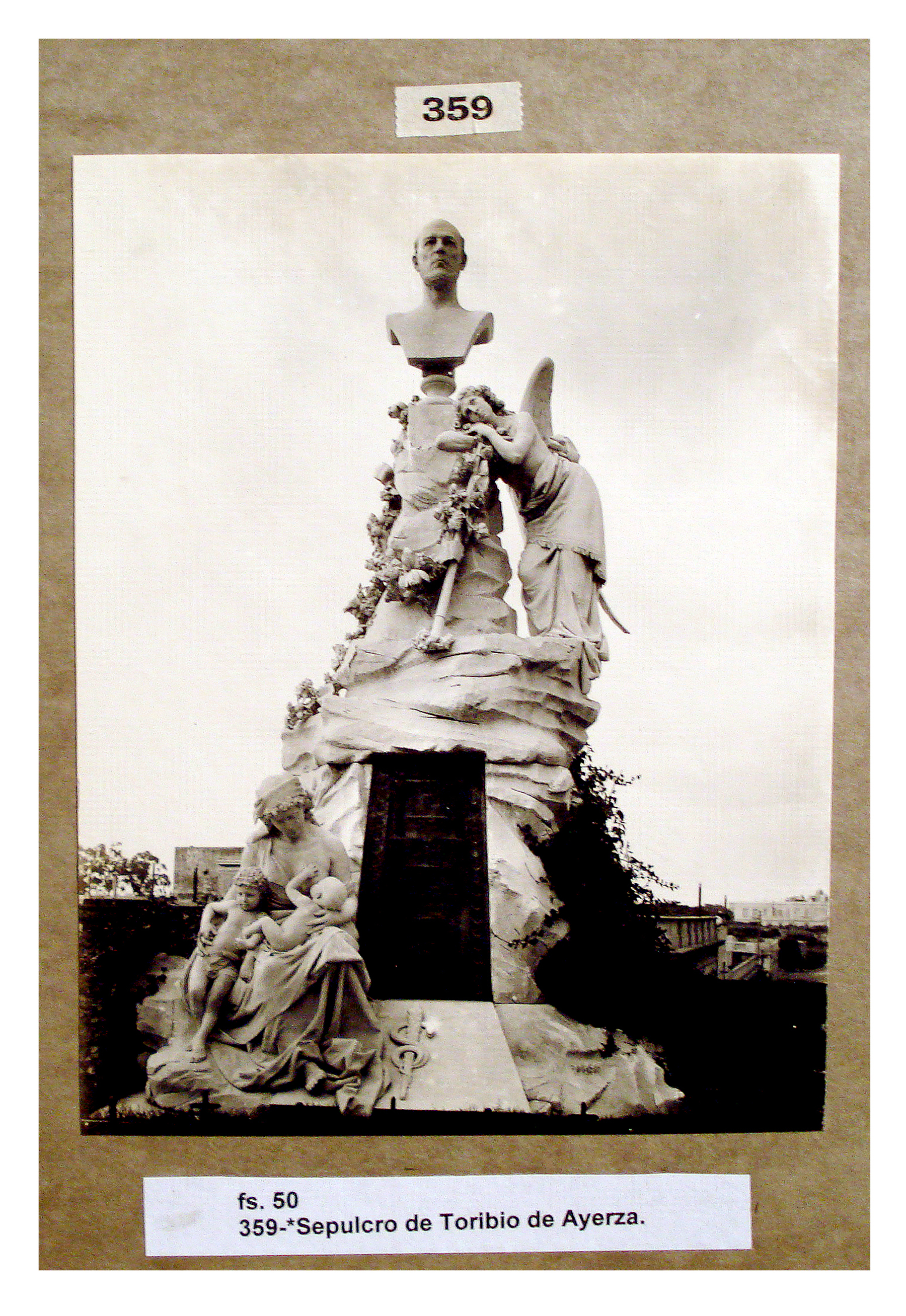 Sepulcro de Toribio de Ayerza