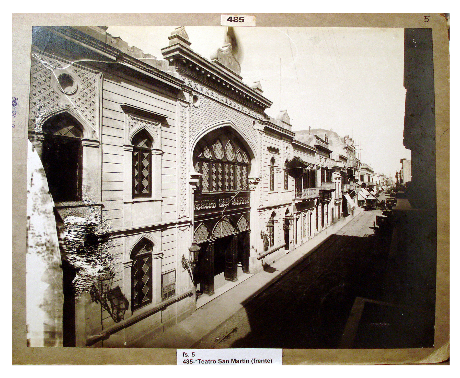 Frente del teatro San Martín