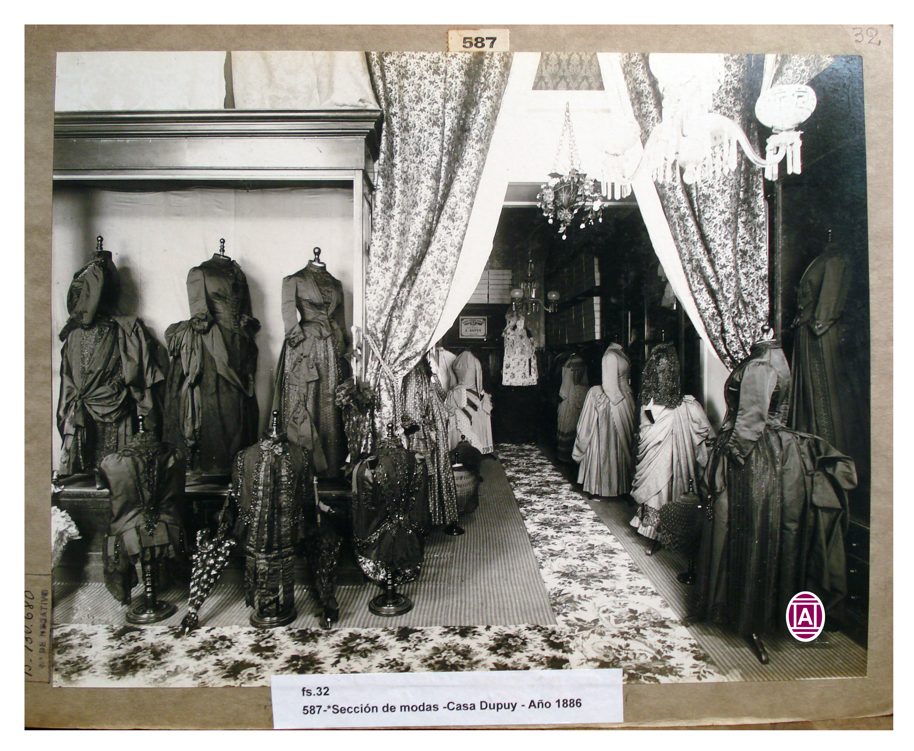 Sección modas de la  Casa Dupuy