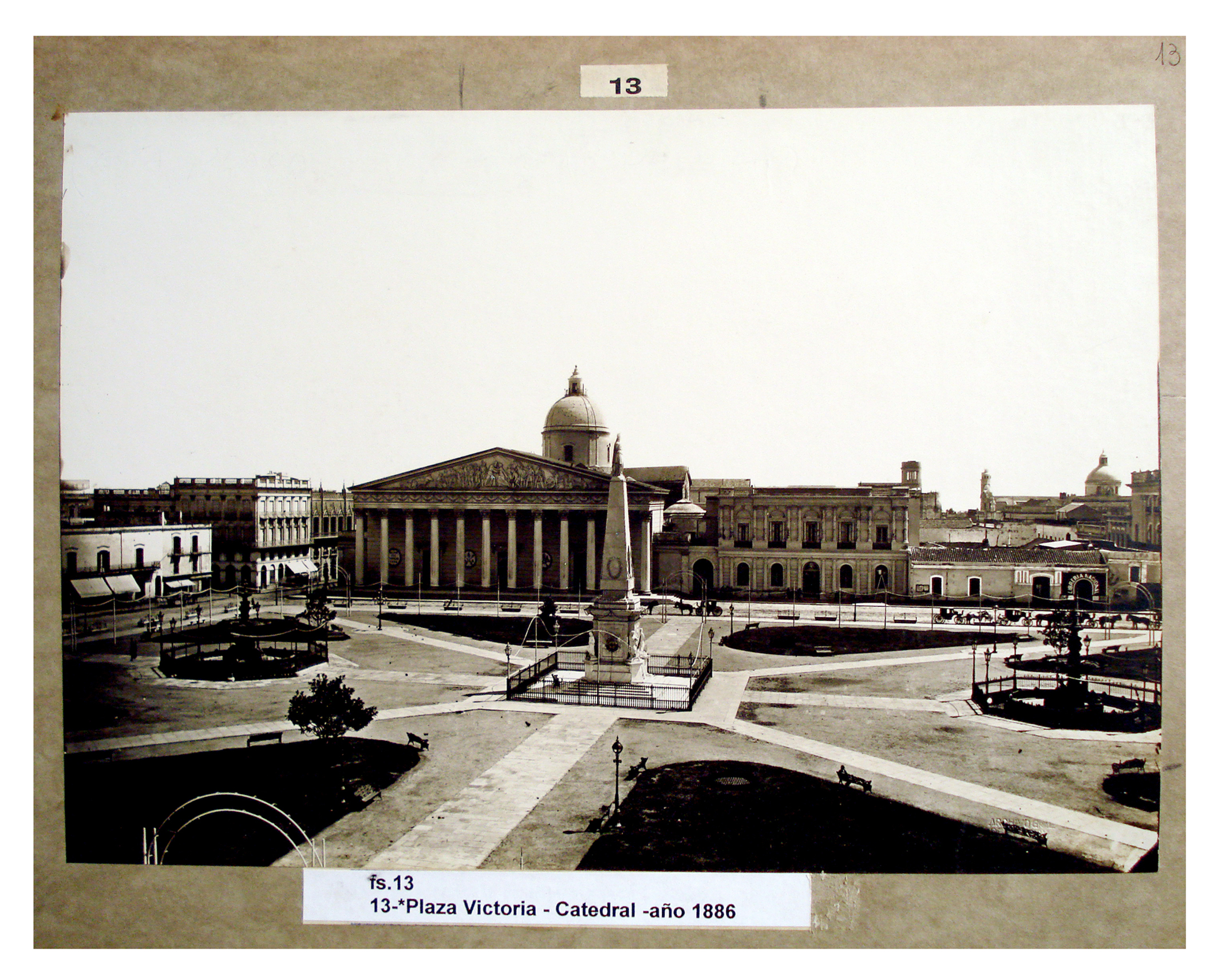 Plaza Victoria y Catedral