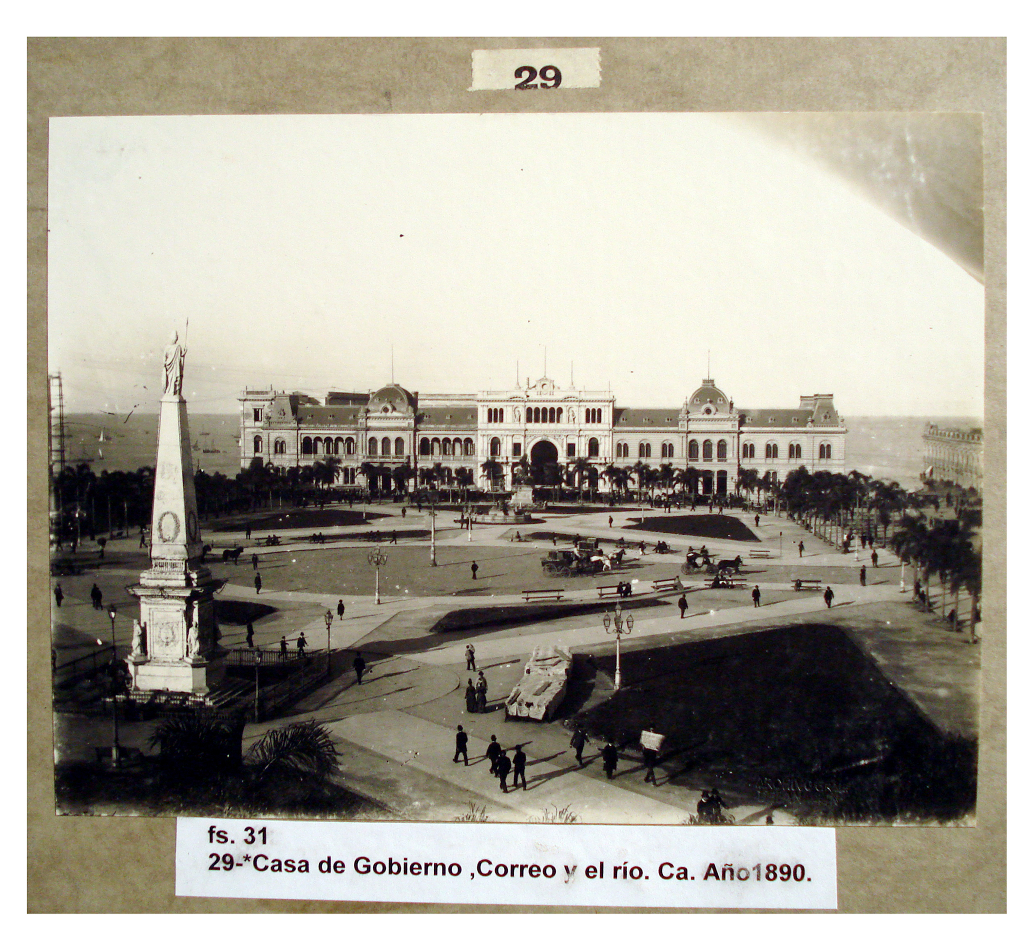 Casa de Gobierno, Correo y río