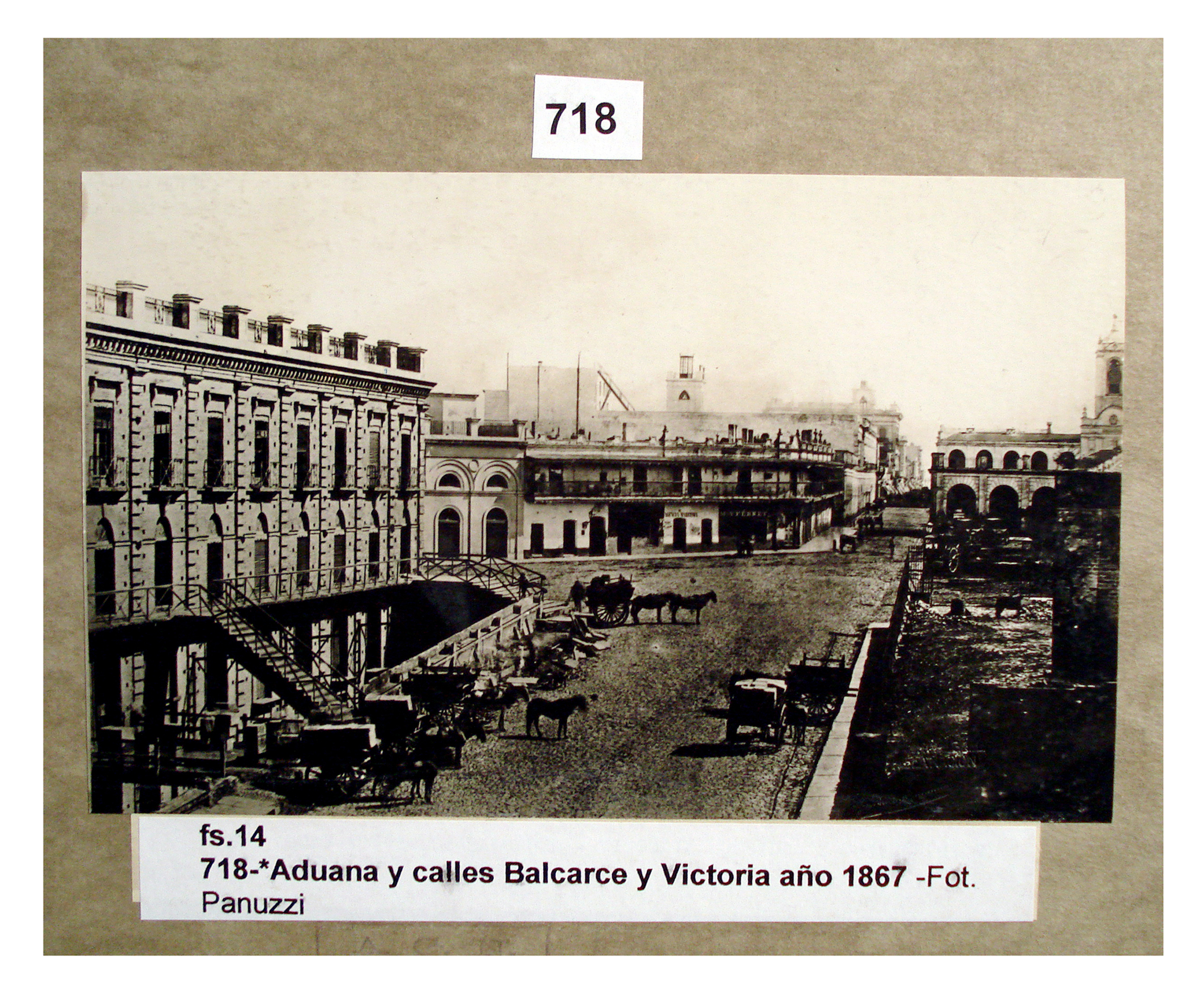 Aduana y calle Balcarce