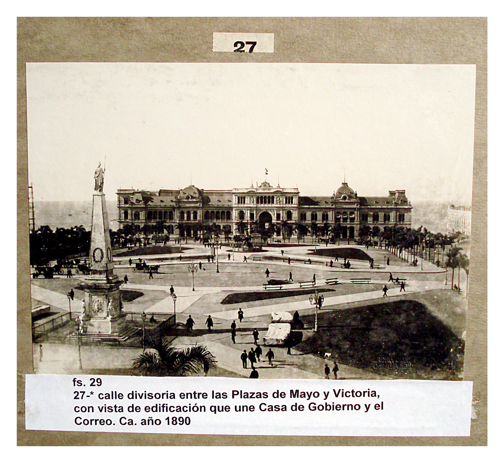 Calle divisoria entre las plazas Victoria y de Mayo