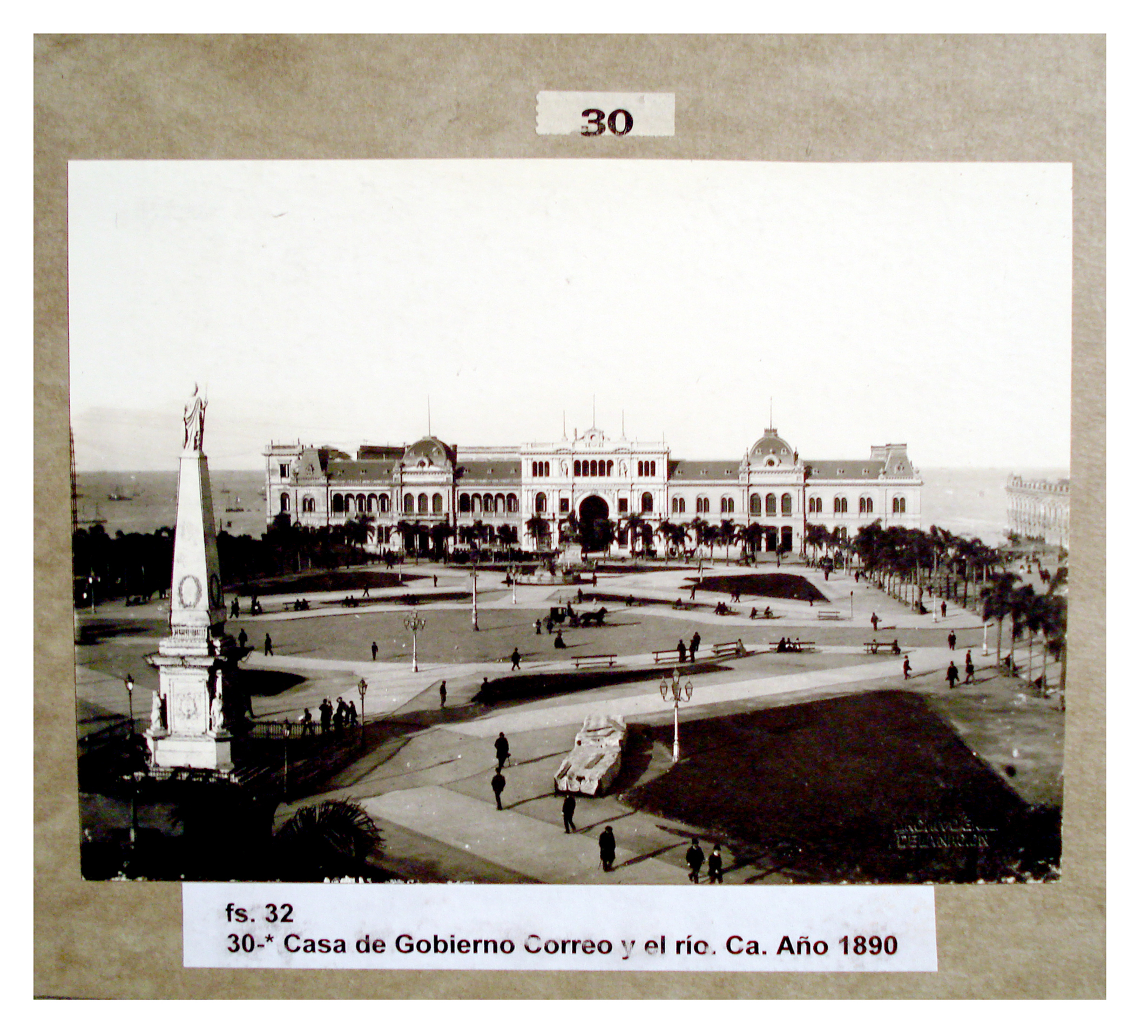 Casa de Gobierno, Correo y río