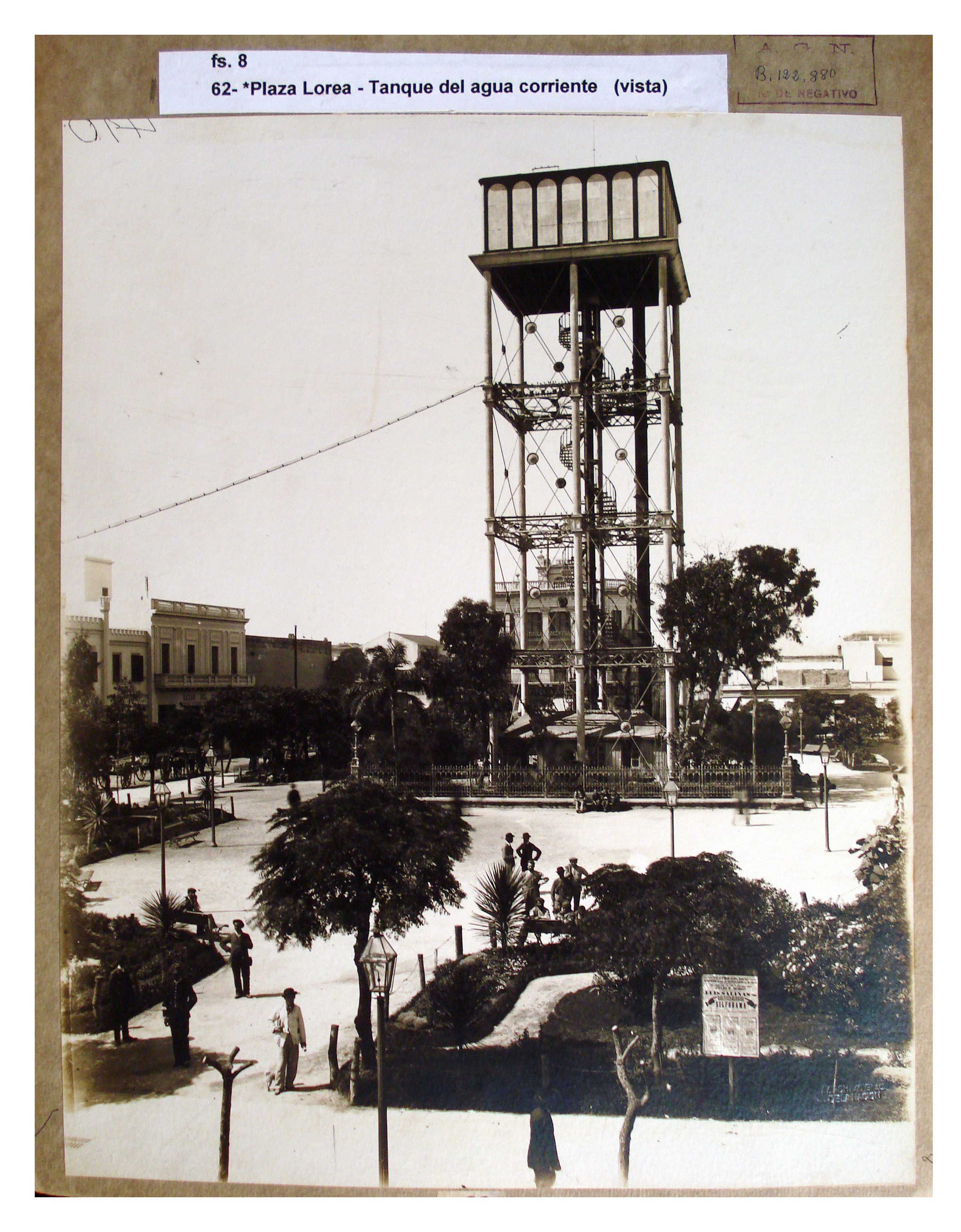 Tanque de agua en la Plaza Lorea