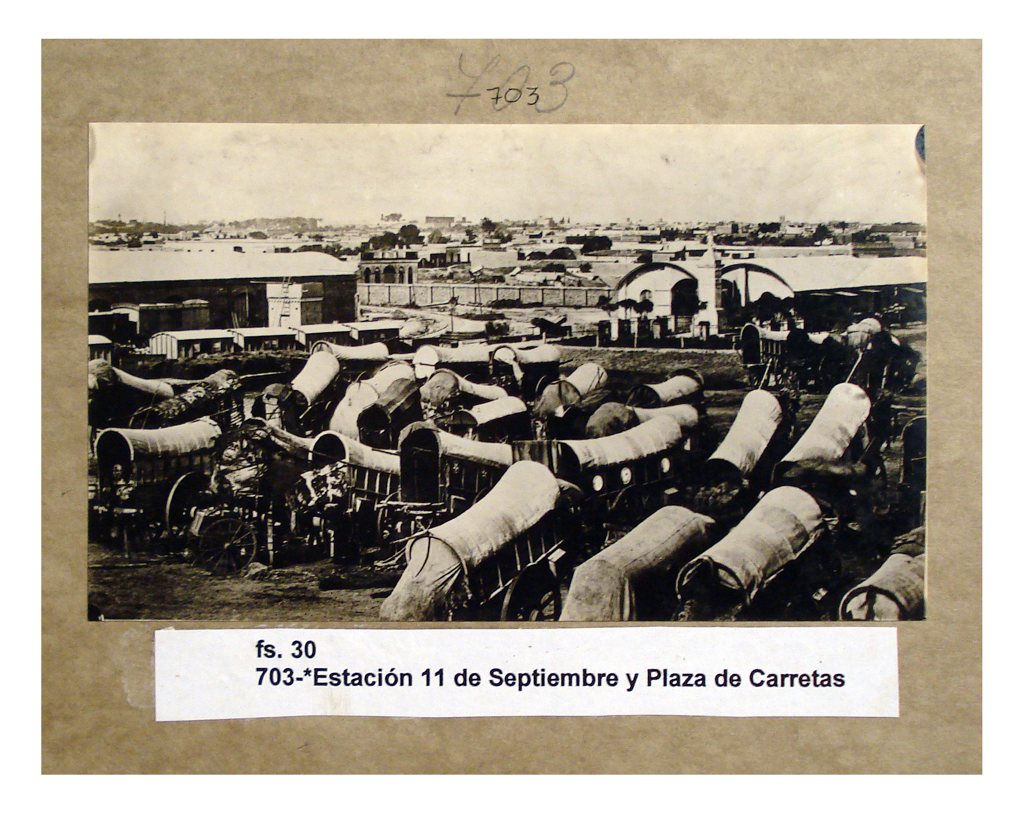 Estación 11 de Septiembre y plaza de carretas