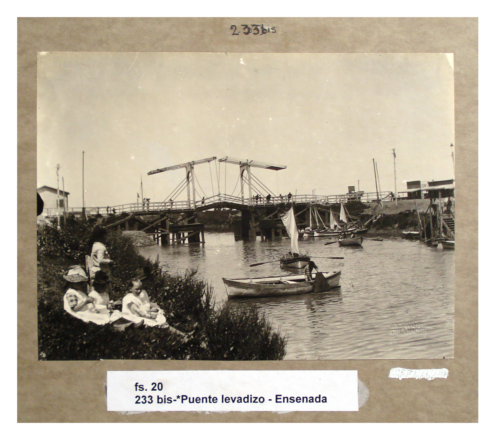 Puente levadizo en Ensenada