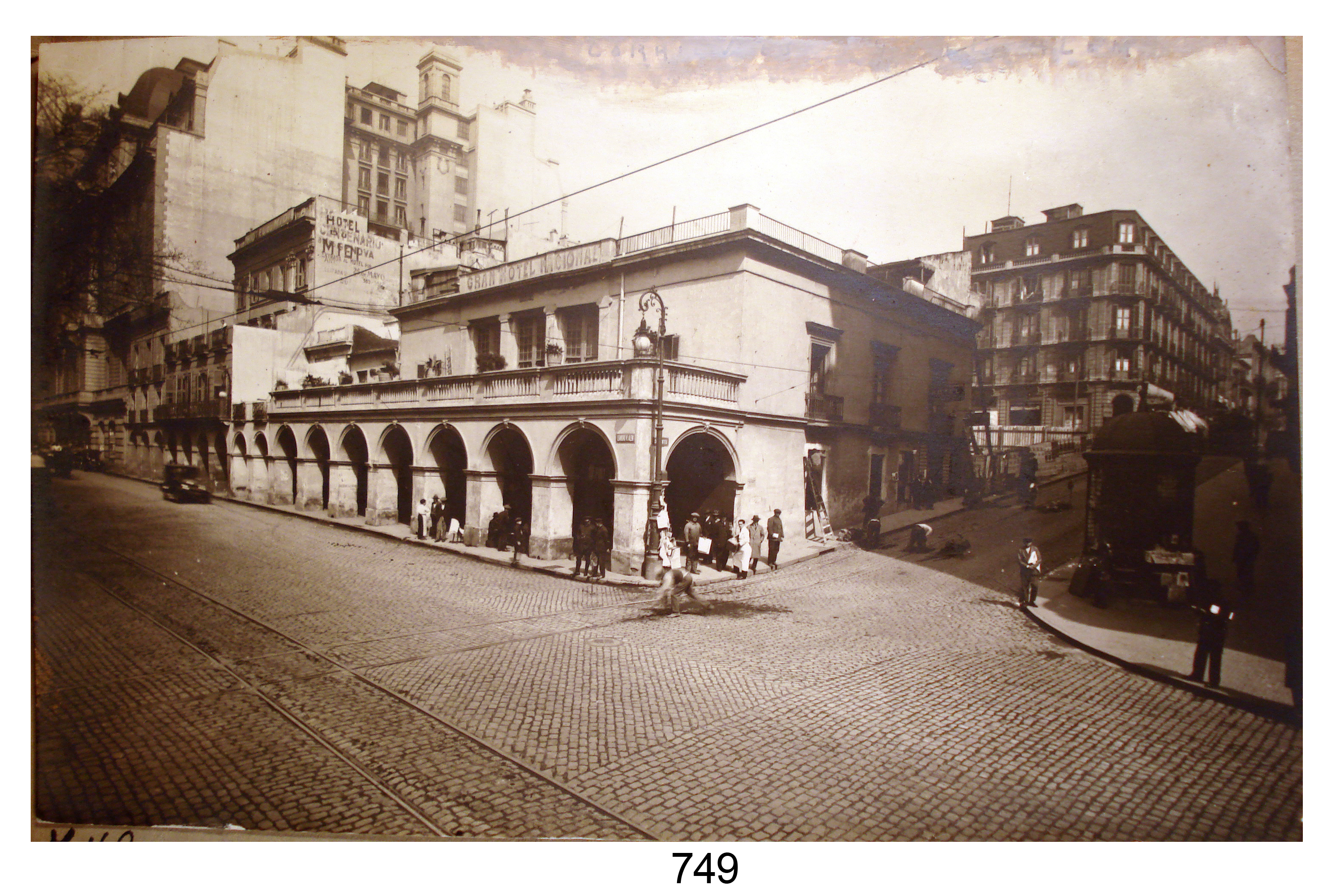 Calle Corrientes y Paseo de Julio