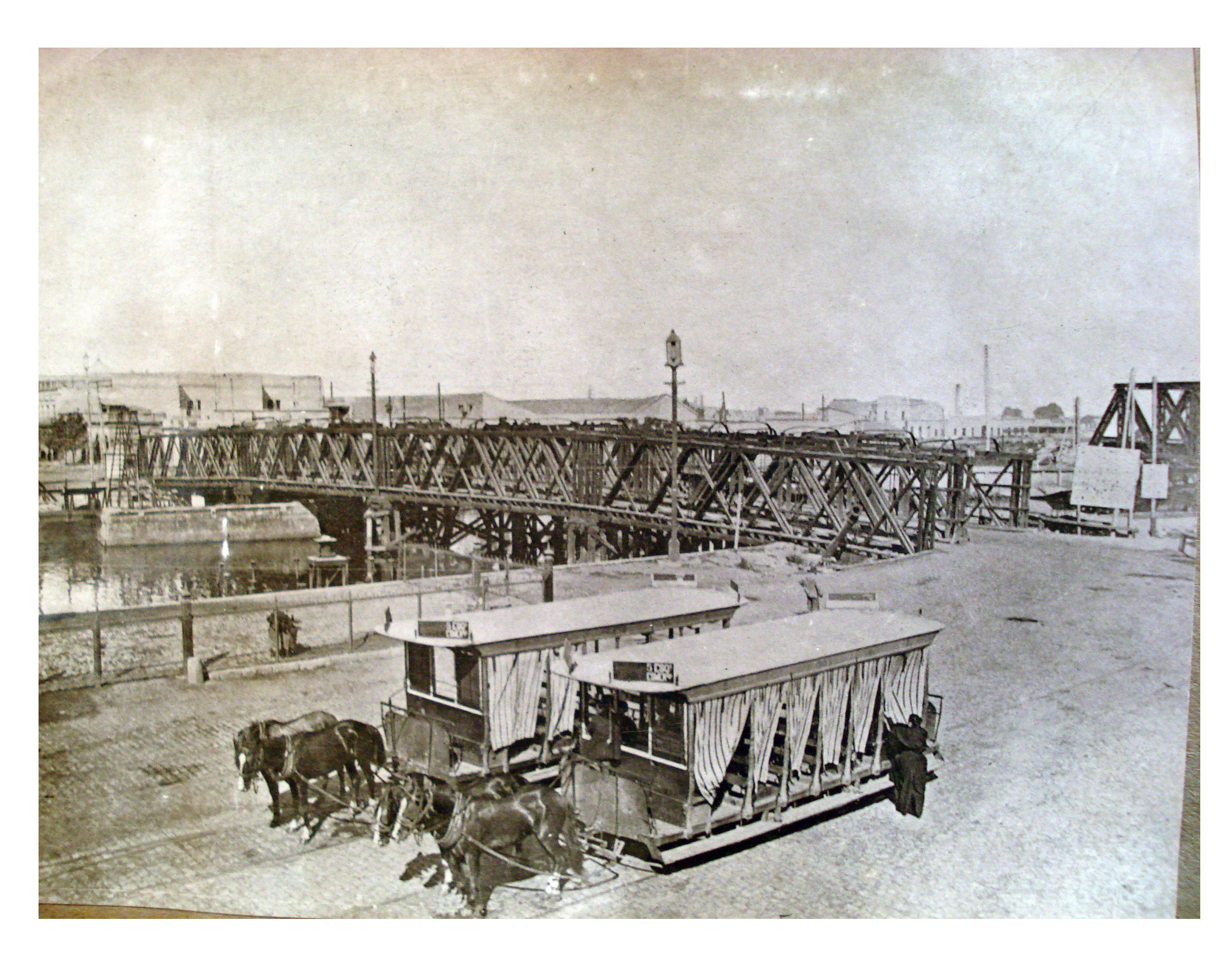 Viejo puente de madera