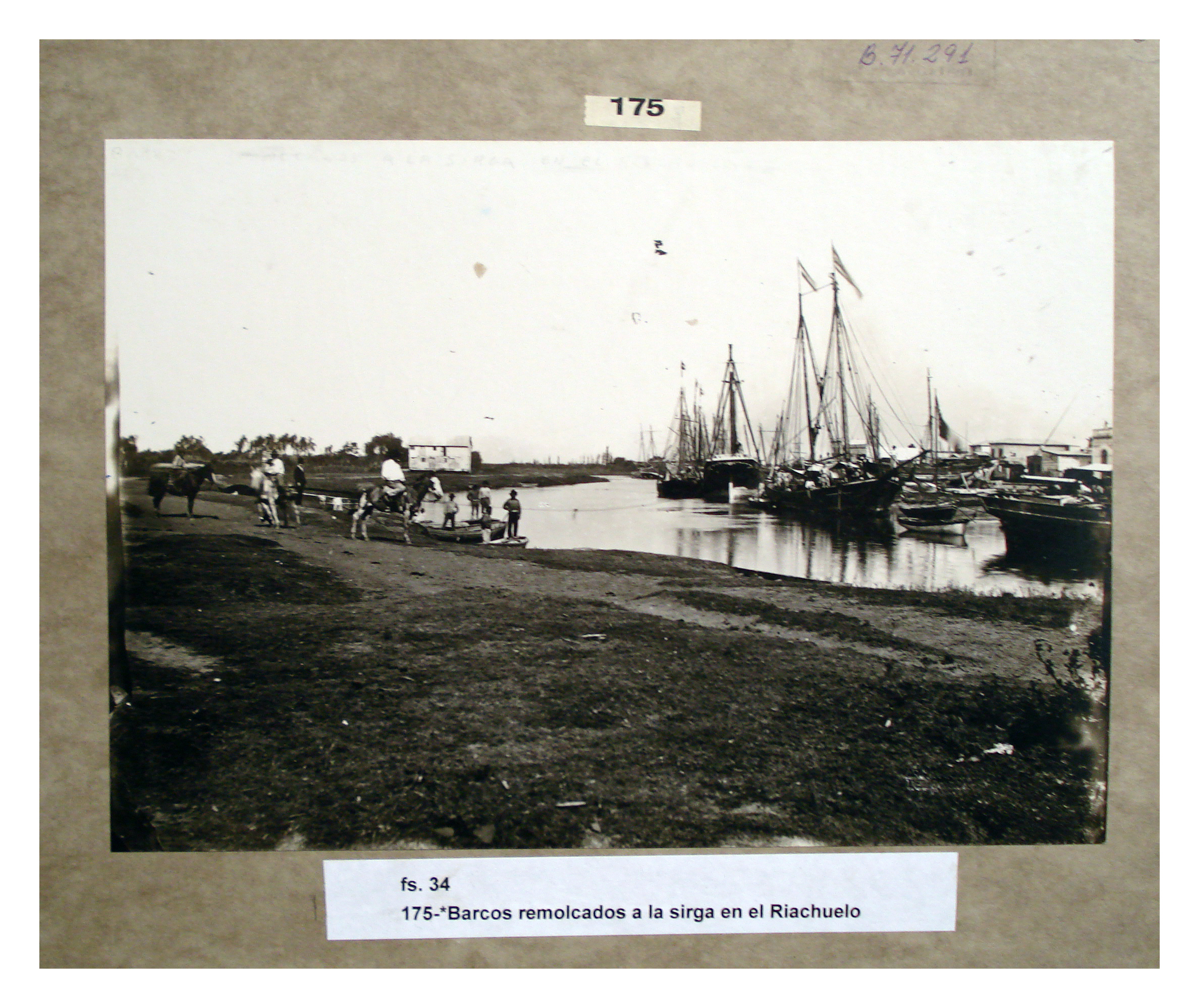 Barcos remolcados en el  Riachuelo