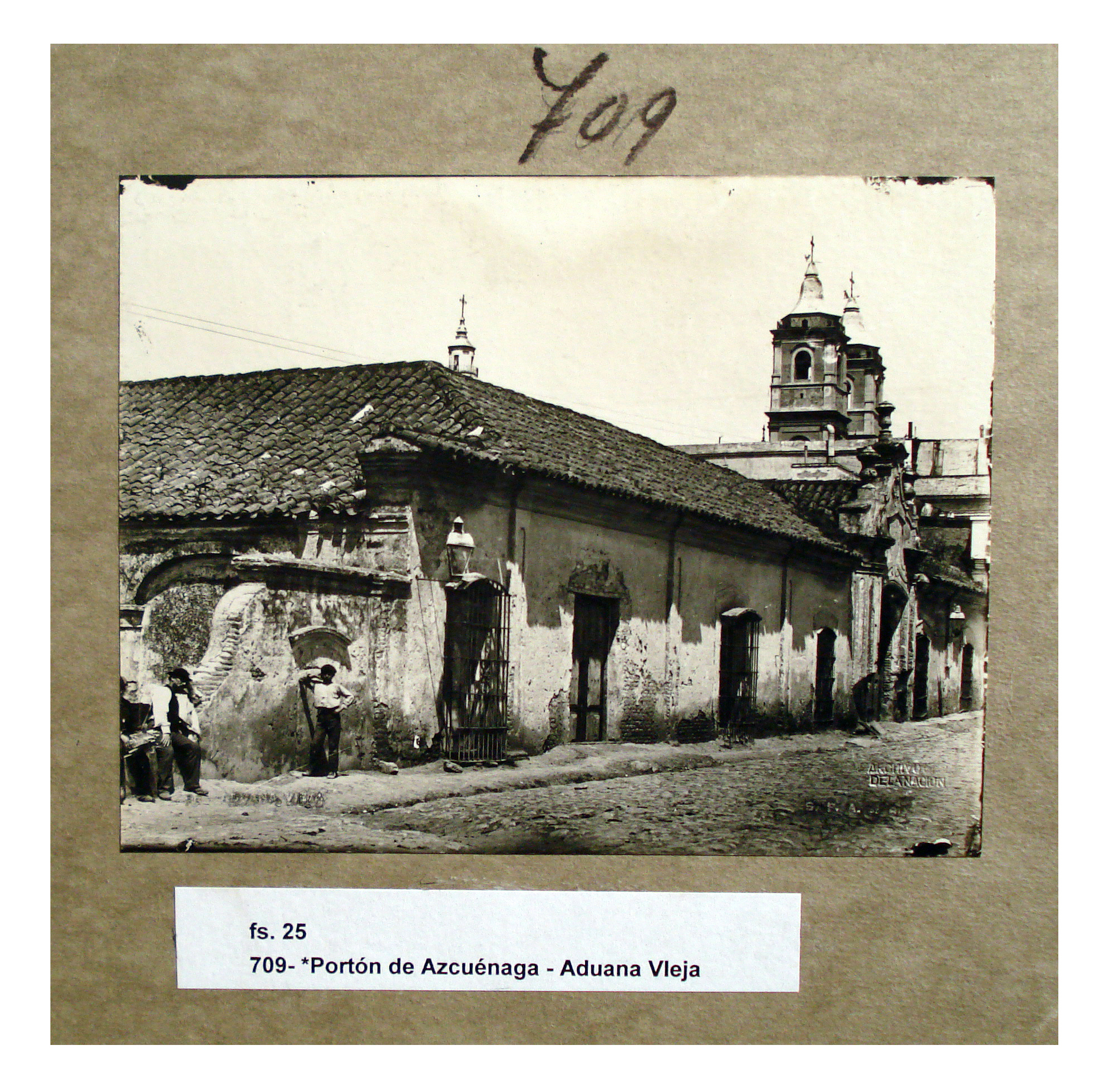 Portón de Azcuénaga