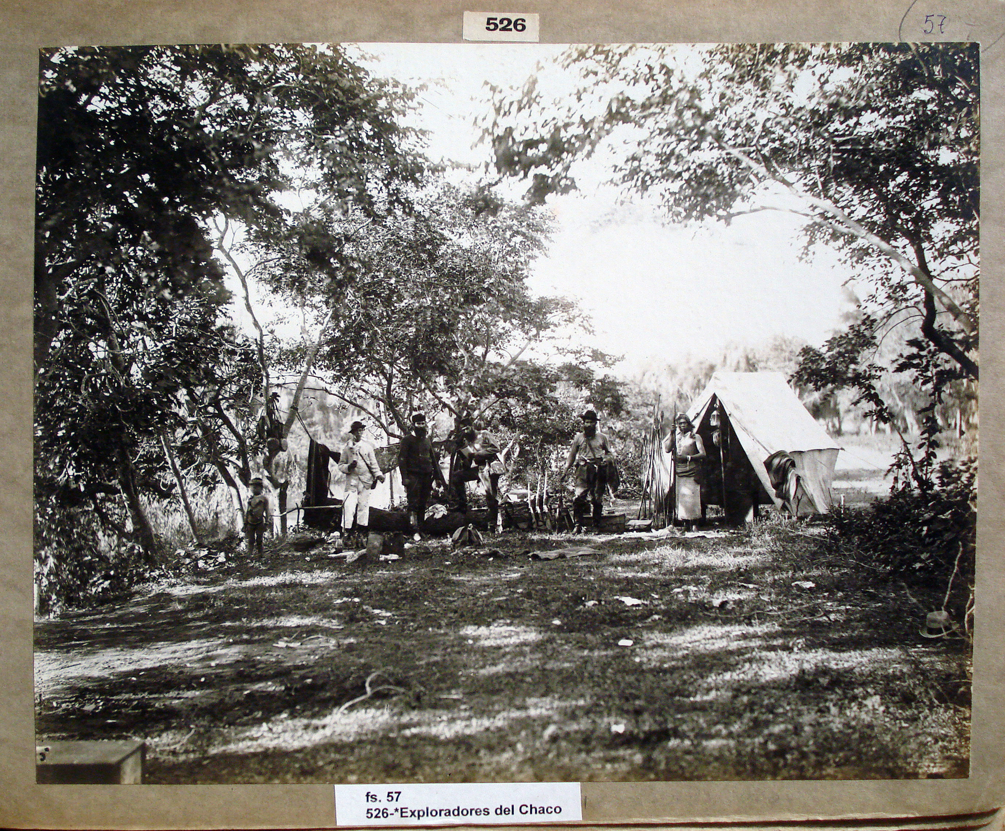 Exploradores del Chaco