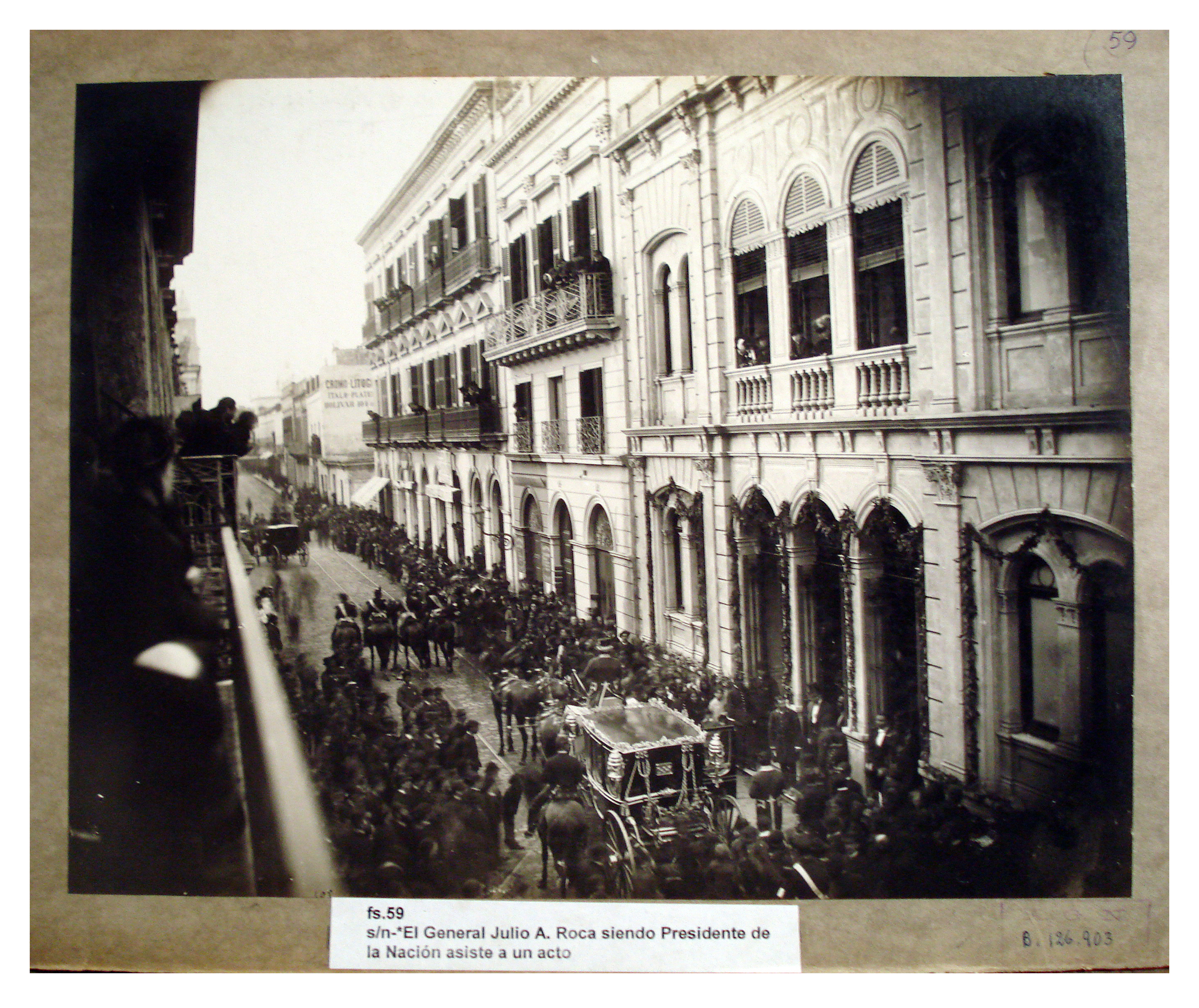 El Presidente Julio A. Roca en un desfile