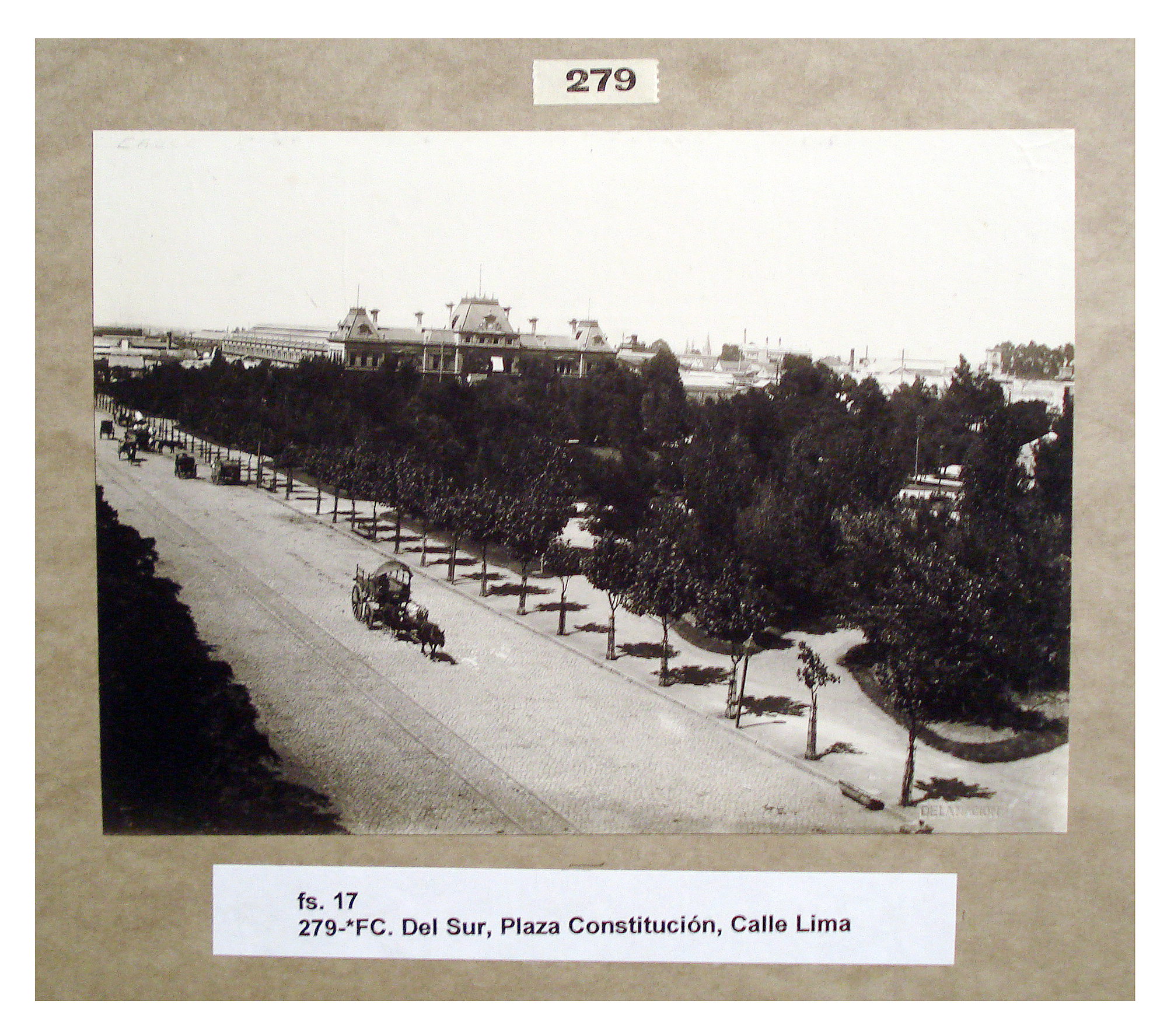 Calle Lima frente a la plaza Constitución