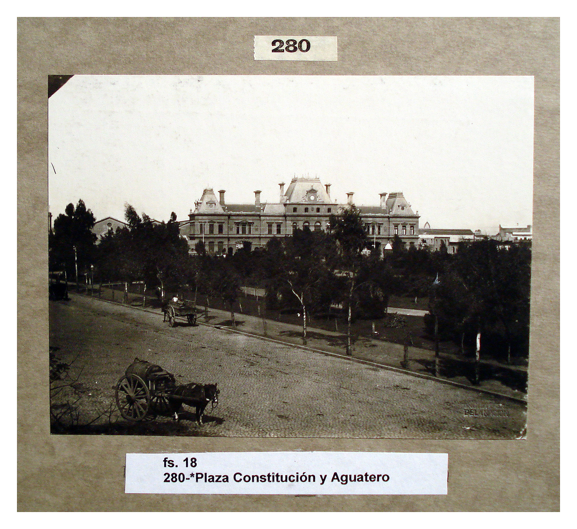 Plaza Constitución y aguatero