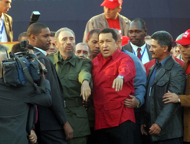 Fidel Castro y Huego Chávez en la Cumbre de los Pueblos en Córdoba