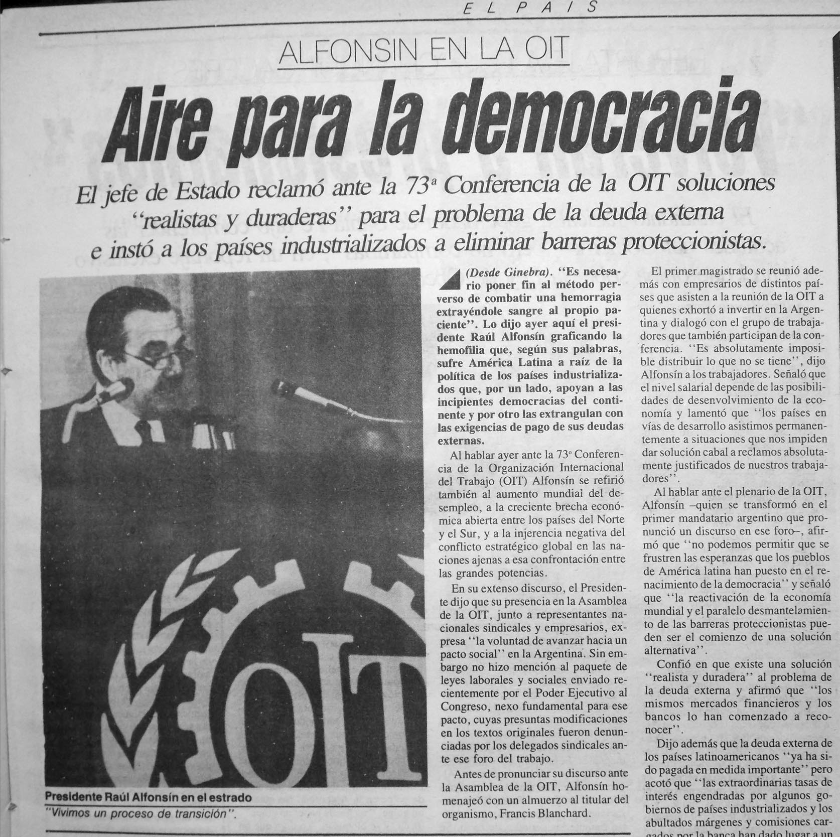 Alfonsín pide aire para la democracia.