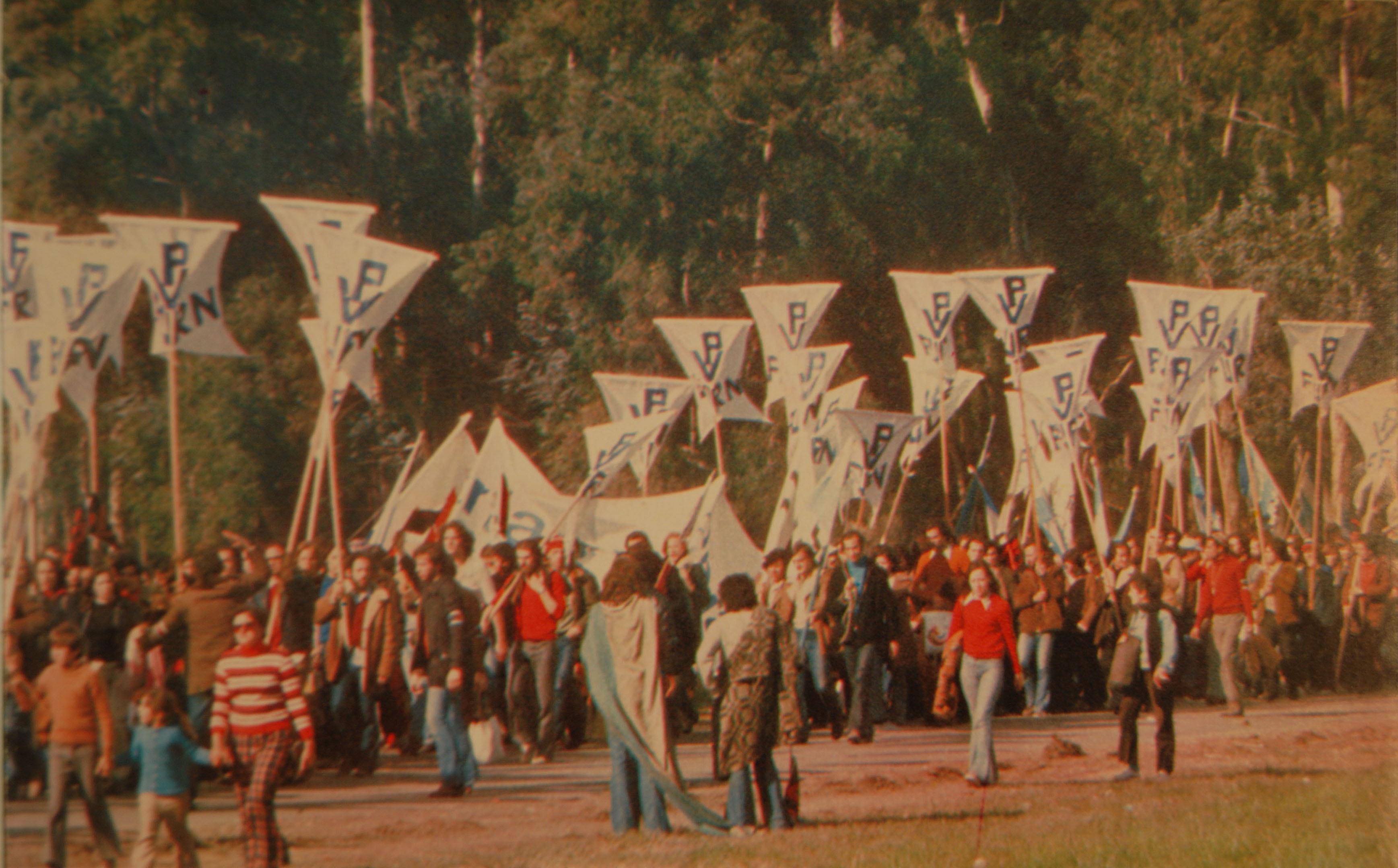 Manifestación 20-6-1973. Jóvenes en Ezeiza