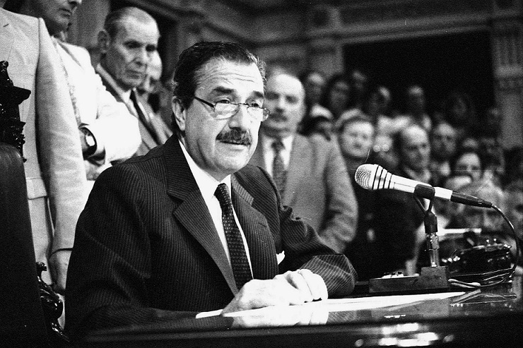 Raúl Alfonsín. Semana Santa en el Congreso