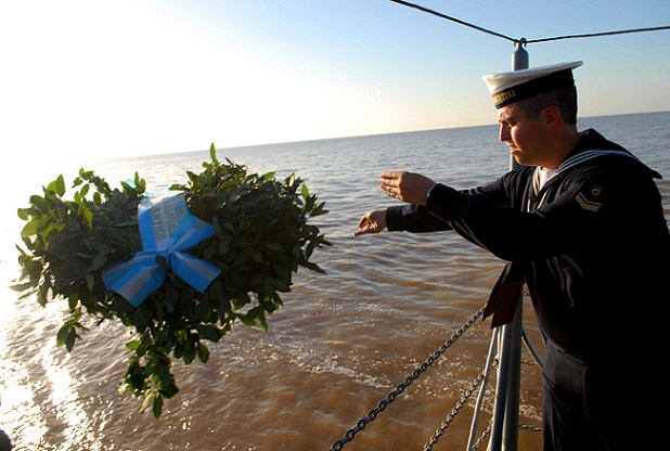 Homenaje a los caídos en el hundimiento del Crucero Gral. Belgrano,  2/05/2011.
