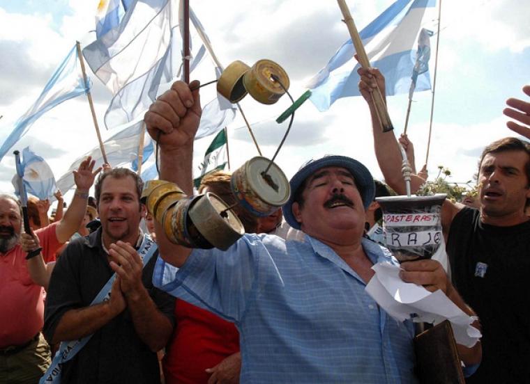Protesta por las papeleras en Gualeguaychú, 5/04/2006