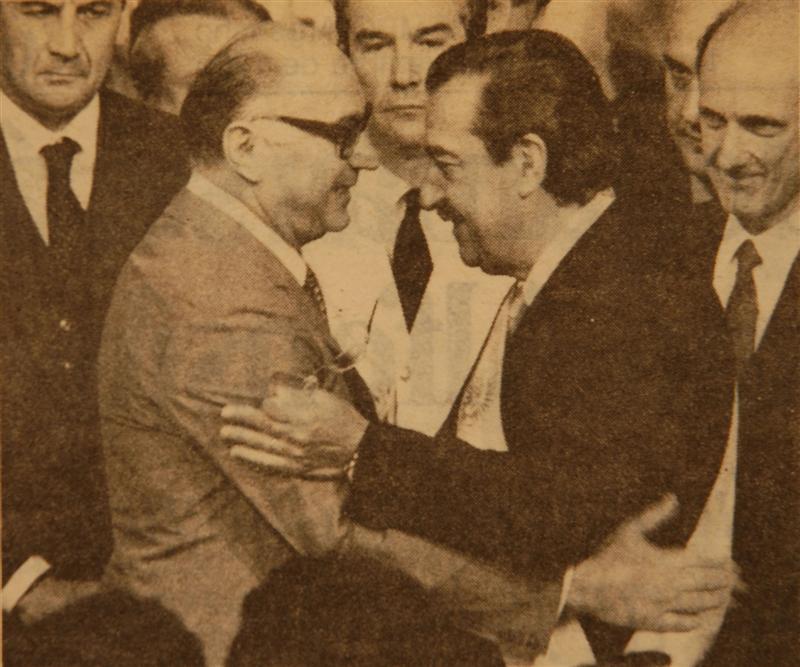 Alfonsín durante su asunción, junto al ministro Grinspun (período 1983 - 1989)